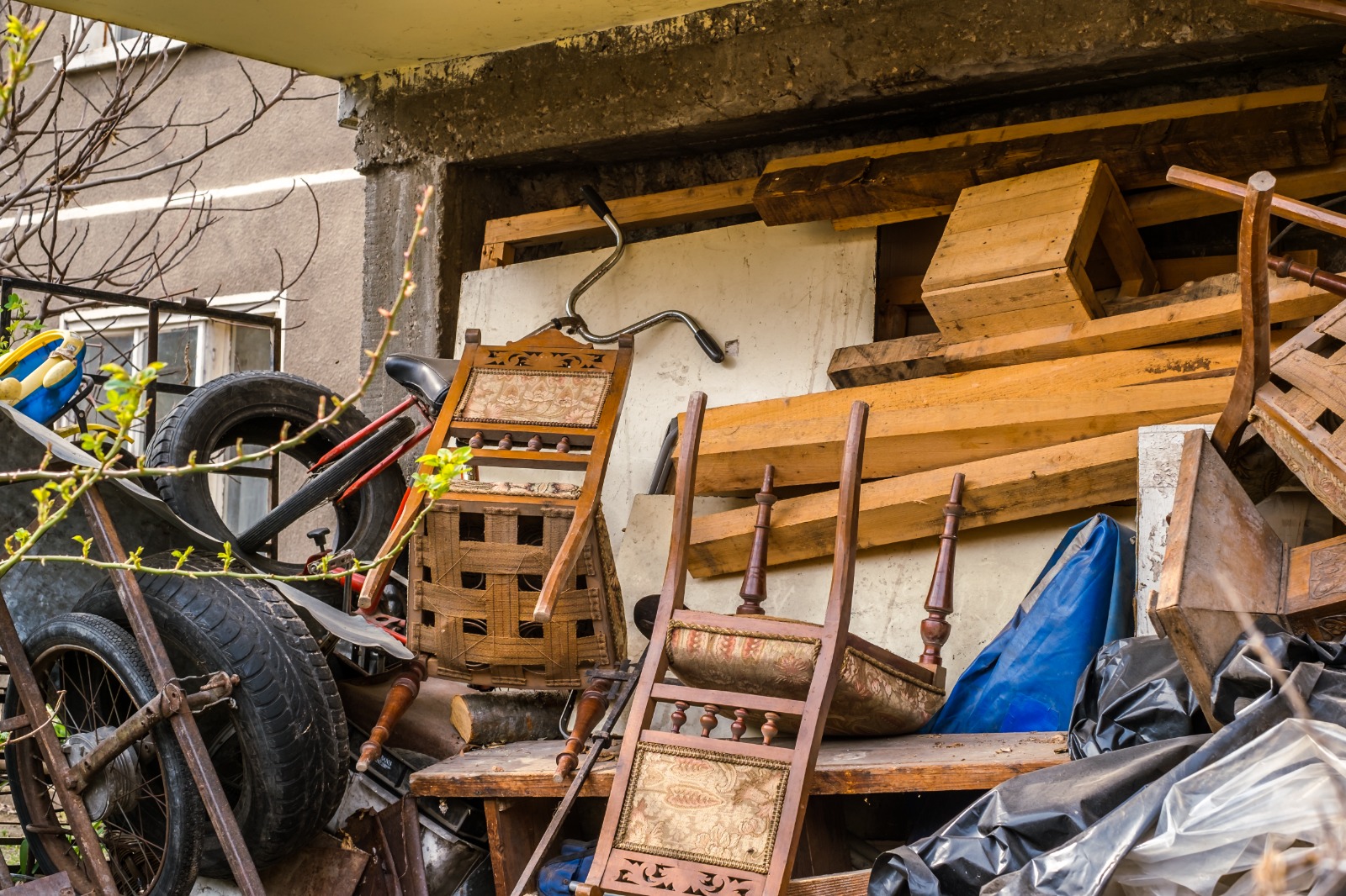 Professional house junk removal service in Edmonton for homes