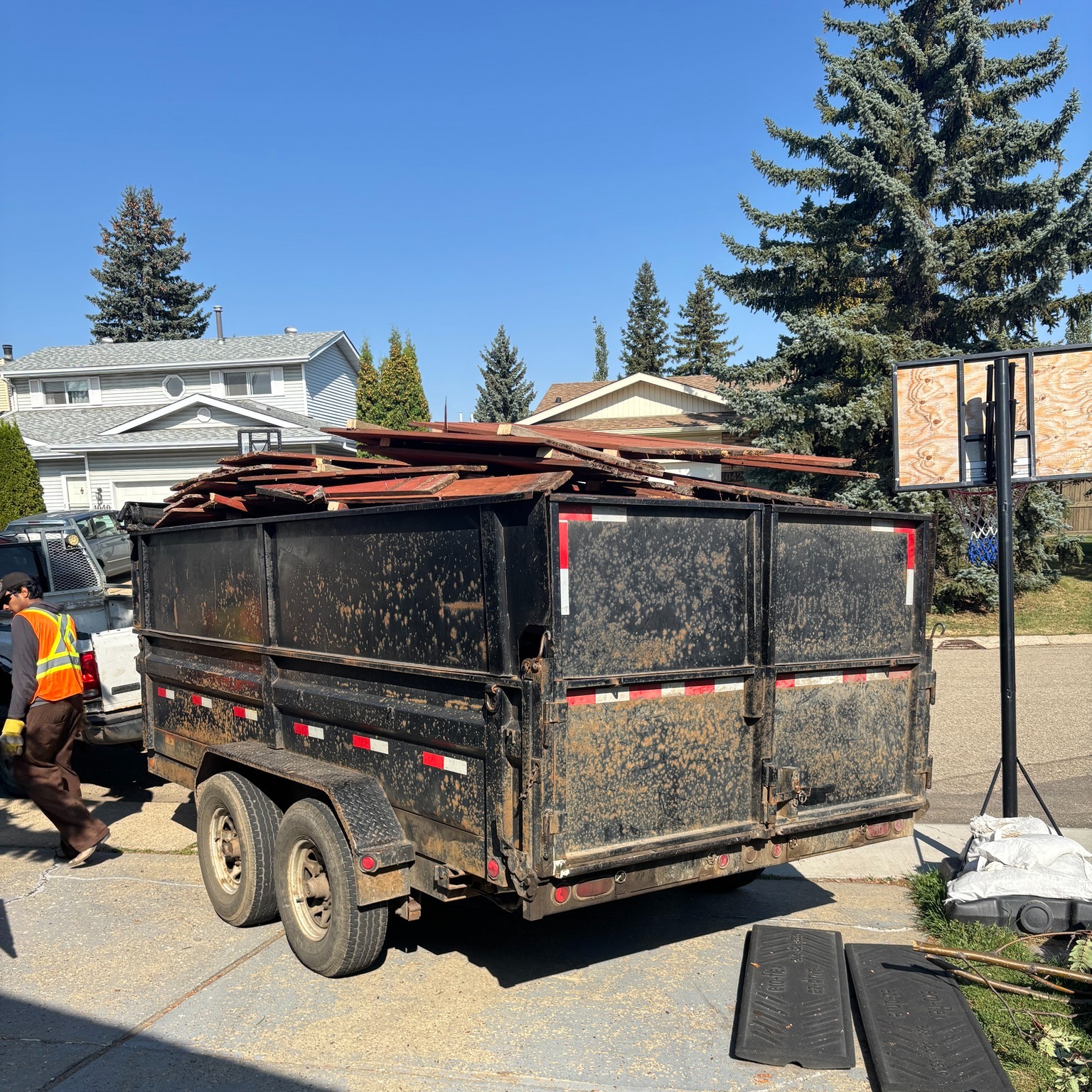 Professional clean out services South Edmonton for homes and offices
