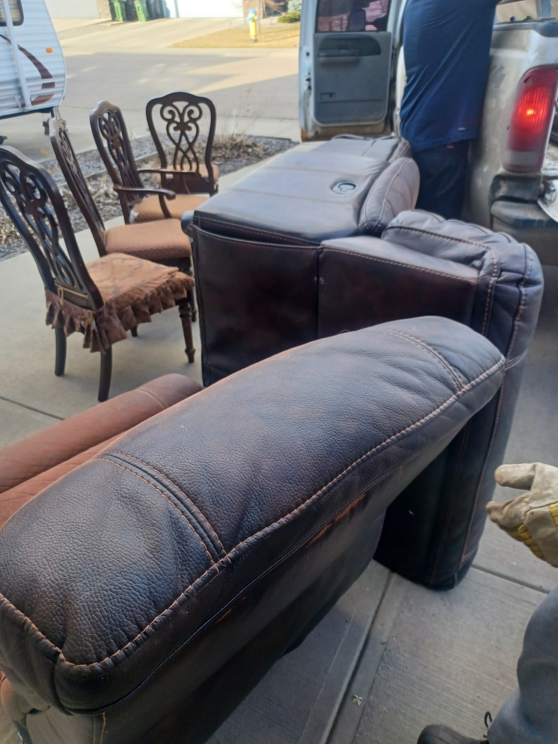 couch removal in Lakewood for quick and hassle free furniture disposal