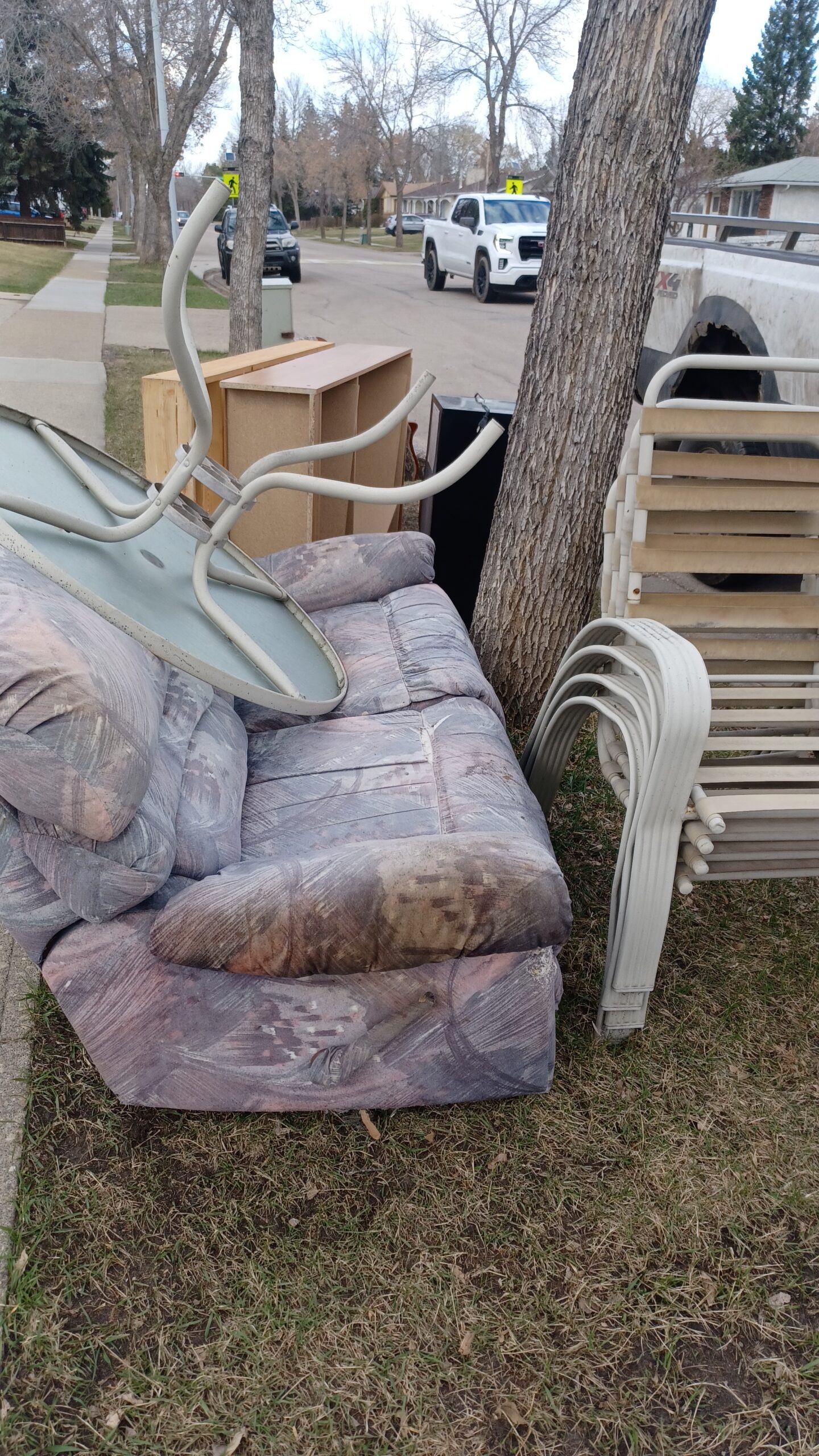 couch removal in Bergman for quick and hassle free furniture disposal