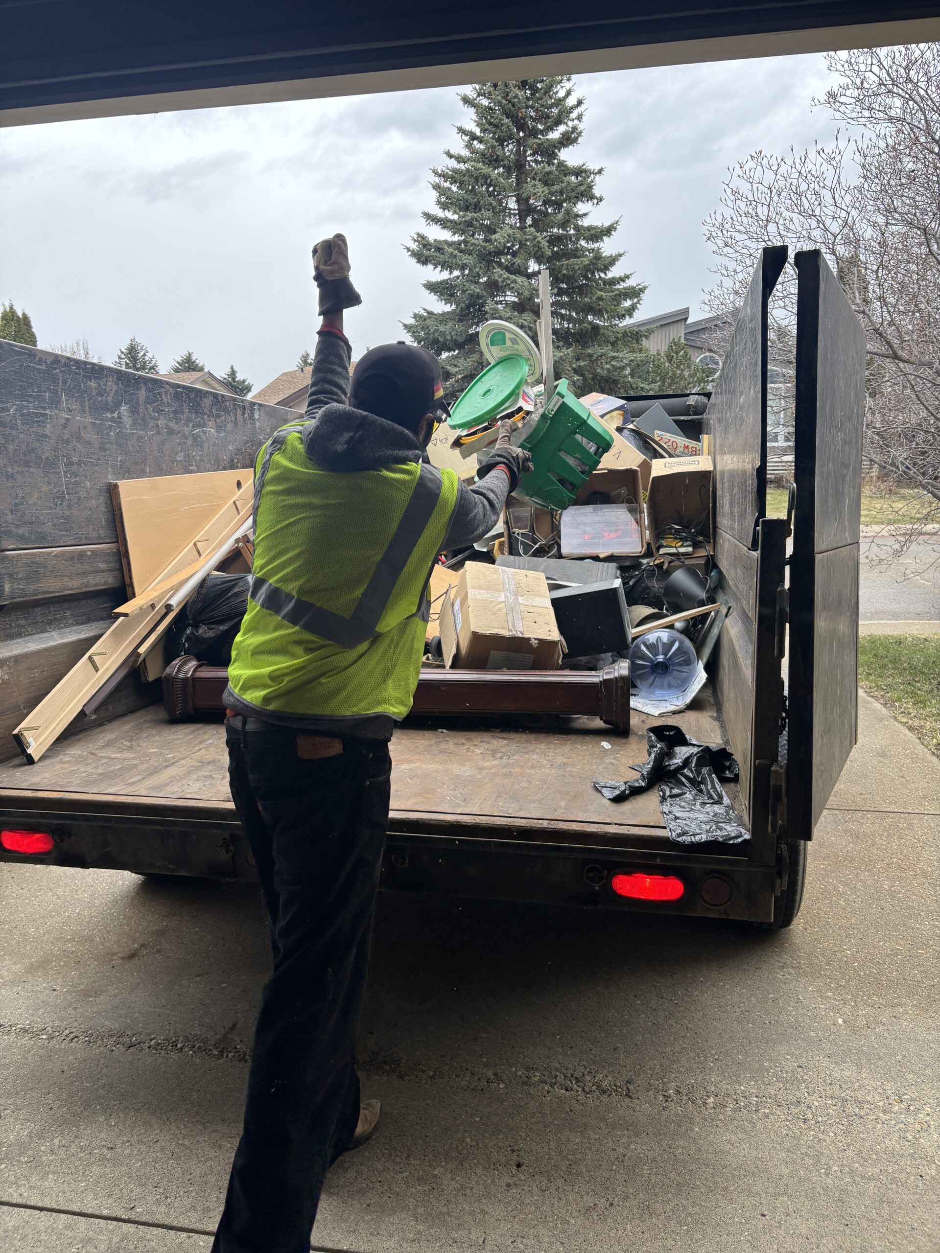 Trusted clean out services in West Edmonton handling residential and commercial cleanouts